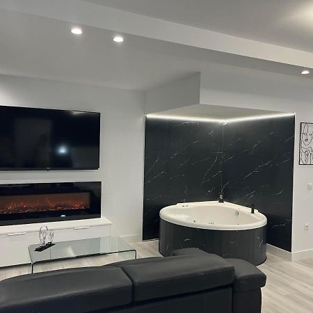 Black And White Suite "La Marinera" Castro Urdiales Exterior foto